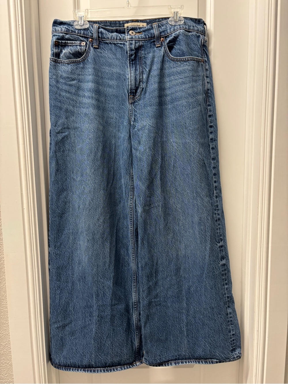 Abercrombie & Fitch High Rise Wide-Leg Blue Denim Jeans- Size 30 Short